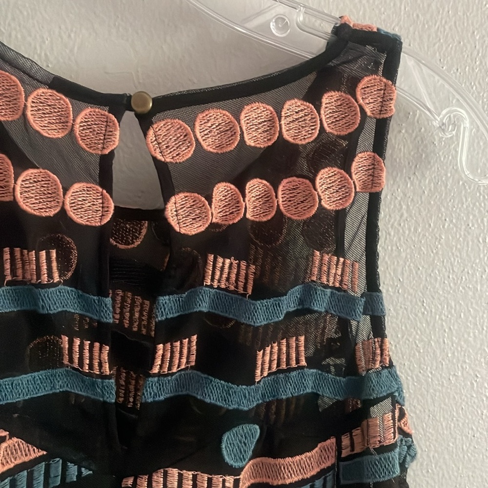 Anthropologie Sleeveless Akemi and Kin Kalila Embroidered Top Size Small - Picture 7 of 9